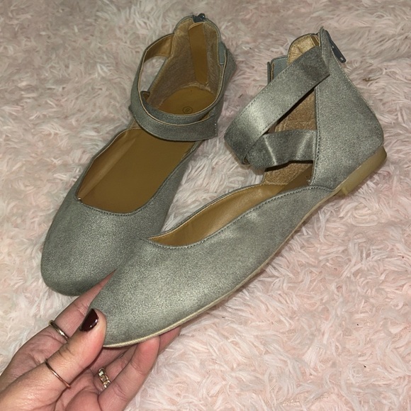 women’s sandals - Picture 1 of 3